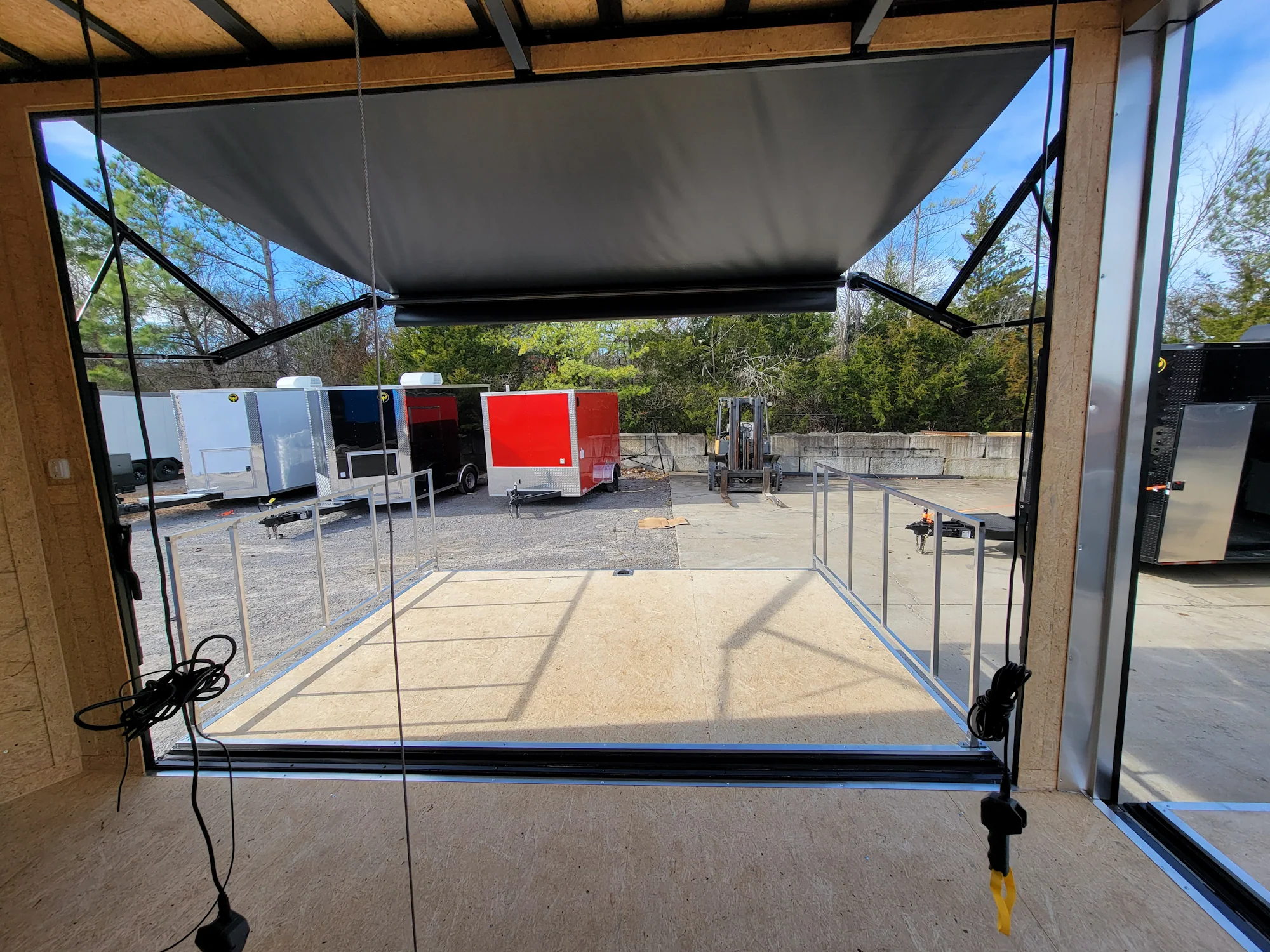 0-8.5-x-14-custom-stage-trailer-cobalt-blue-with-blackout-14.webp 8.5' x 14' Custom Stage Trailer Cobalt Blue With Blackout