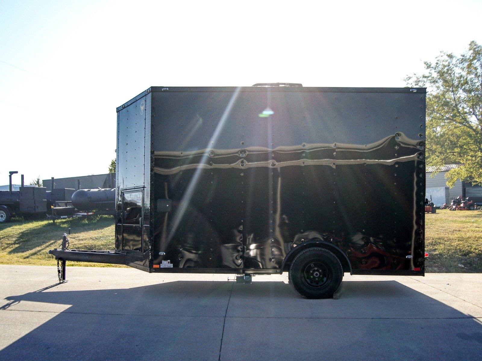 1009-8.5x12-elite-concession-food-trailer-merchandising-with-blackout-pkg-27.jpg 8.5x12 Elite Concession Food Trailer Merchandising with Blackout Pkg