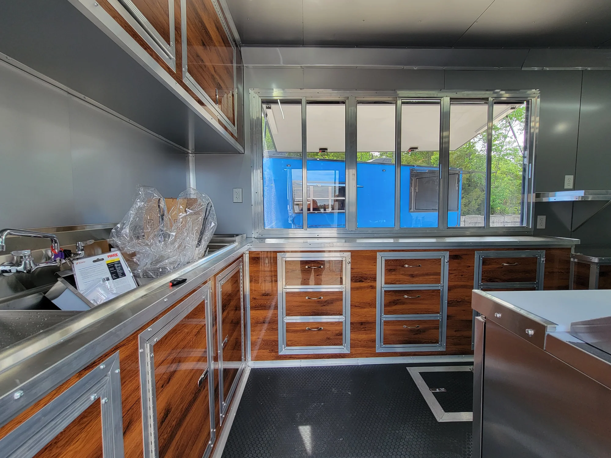 1017-8.5-x-32-gooseneck-concession-mobile-business-trailer-fully-loaded-premium-build-26.webp 8.5’ x 32’ Gooseneck Concession / Mobile Business Trailer – Fully Loaded Premium Build