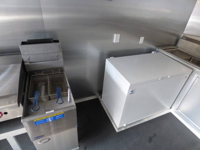 1047-concession-trailer-8.5-x-18-red-food-event-catering-2.jpg Concession Trailer 8.5 X 18 Red - Food Event Catering