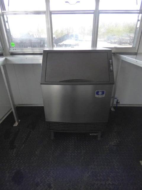 1076-concession-trailer-8.5-x-15-white-food-event-catering-5.jpg Concession Trailer 8.5' X 15' White - Food Event Catering