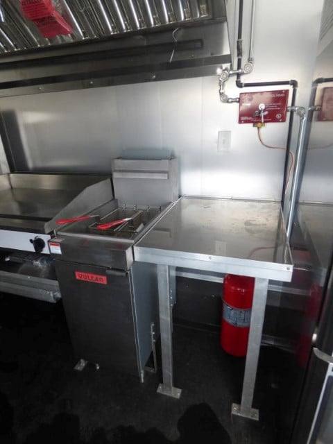 1102-concession-trailer-8.5-x-17-red-food-event-catering-6.jpg Concession Trailer 8.5' X 17' Red - Food Event Catering