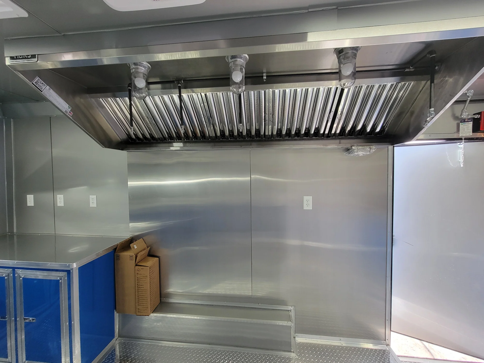 1108-concession-trailer-8.5-x-18-cobalt-blue-with-blackout-walk-on-roof-food-event-catering-12.webp Concession Trailer 8.5' X 18' Cobalt Blue With Blackout & Walk On Roof Food Event Catering