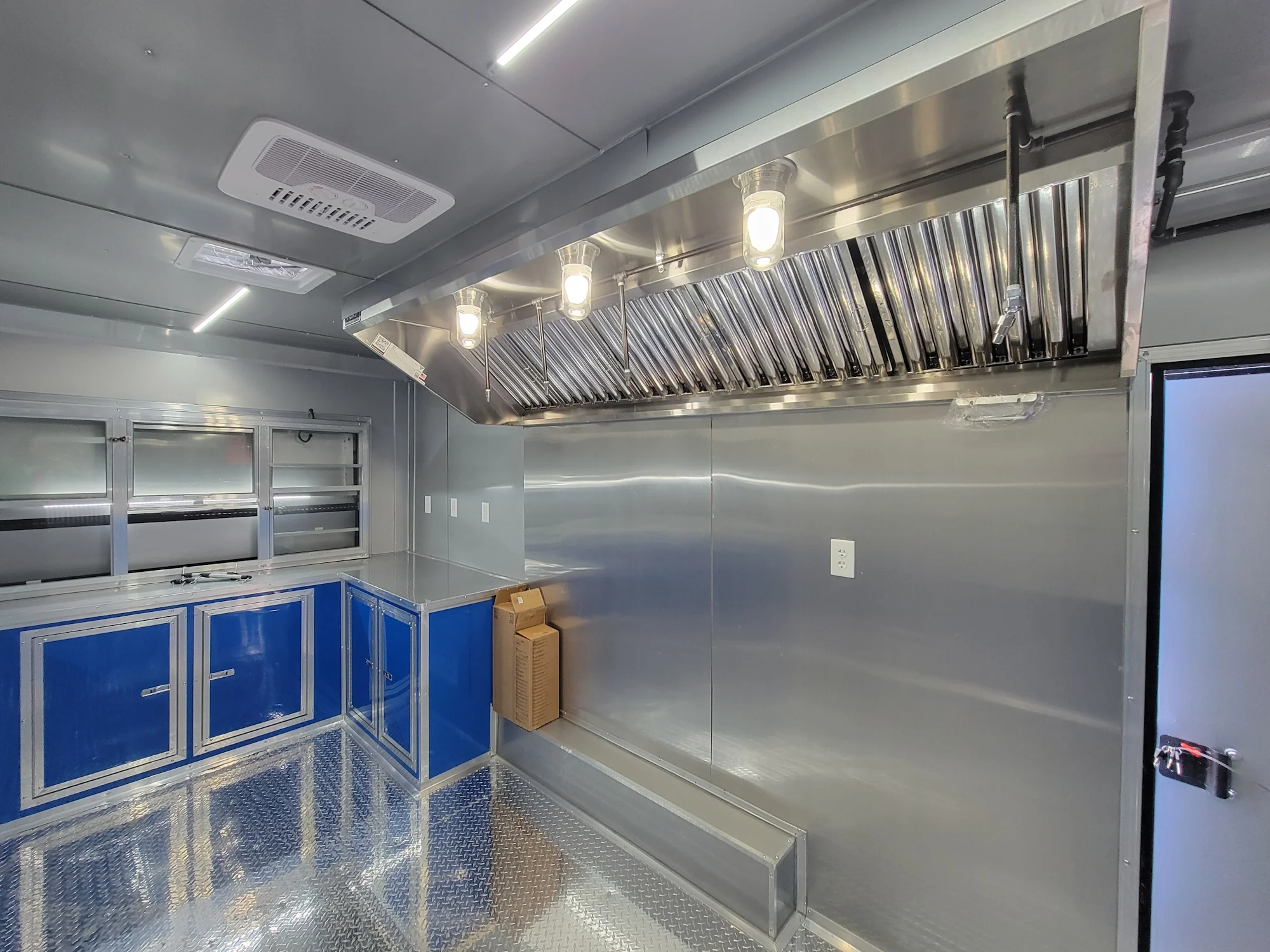 1108-concession-trailer-8.5-x-18-cobalt-blue-with-blackout-walk-on-roof-food-event-catering-13.webp Concession Trailer 8.5' X 18' Cobalt Blue With Blackout & Walk On Roof Food Event Catering