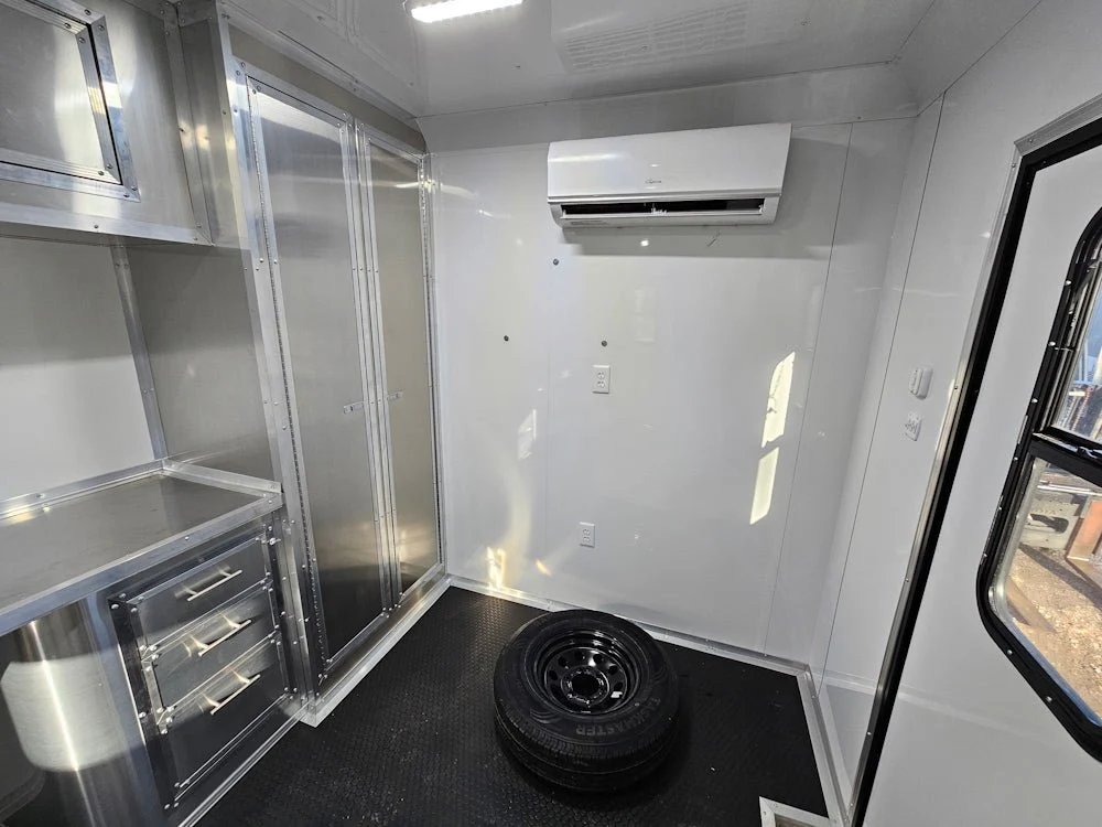 1125-concession-trailer-8.5-x-20-bbq-event-competition-18.webp Concession Trailer 8.5' X 20' BBQ Event Competition