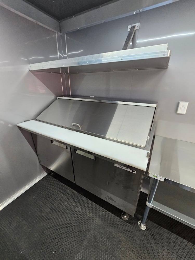 1147-concession-trailer-8.5-x-20-red-pizza-vending-25.jpg Concession Trailer 8.5' X 20' Red Pizza Vending