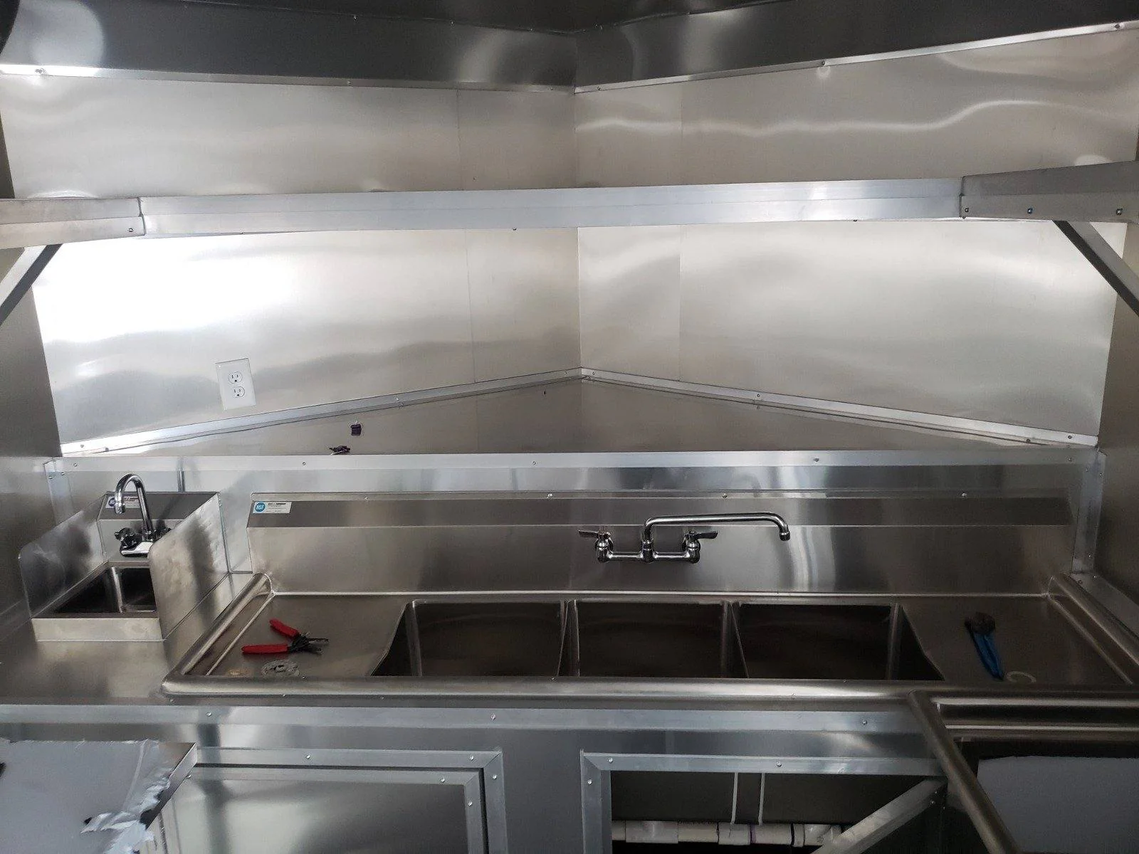 1165-concession-trailer-8.5-x-22-black-food-event-catering-21.webp Concession Trailer 8.5' X 22' Black Food Event Catering