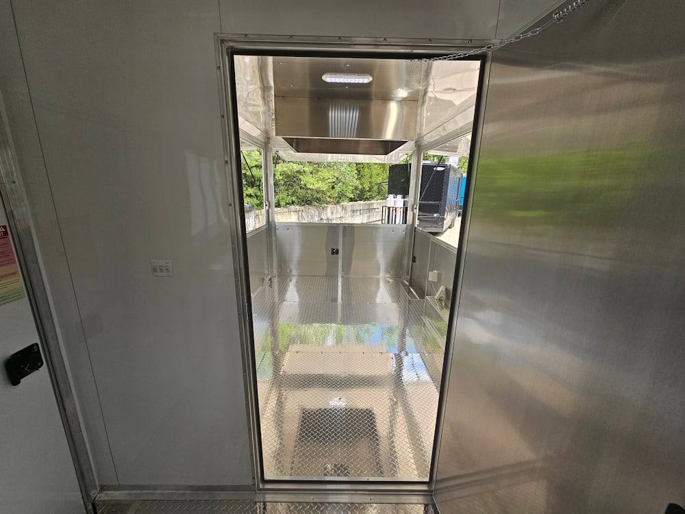 1183-concession-trailer-8.5-x-24-black-kettle-corn-vending-27.jpg Concession Trailer 8.5' X 24' Black Kettle Corn Vending