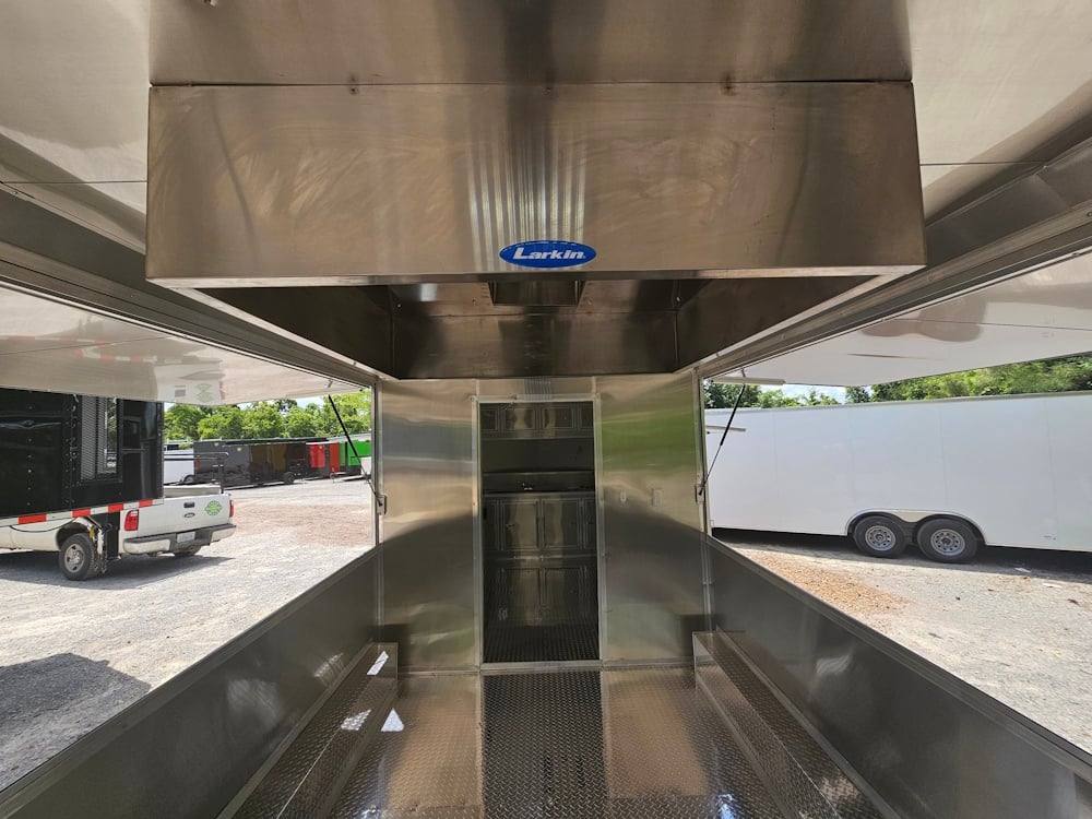 1183-concession-trailer-8.5-x-24-black-kettle-corn-vending-29.jpg Concession Trailer 8.5' X 24' Black Kettle Corn Vending