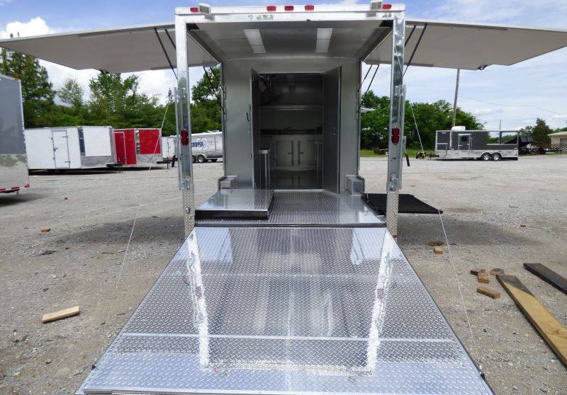 1240-concession-trailer-8.5-x-31-gooseneck-black-bbq-catering-5.jpg Concession Trailer 8.5' x 31' Gooseneck Black - BBQ Catering