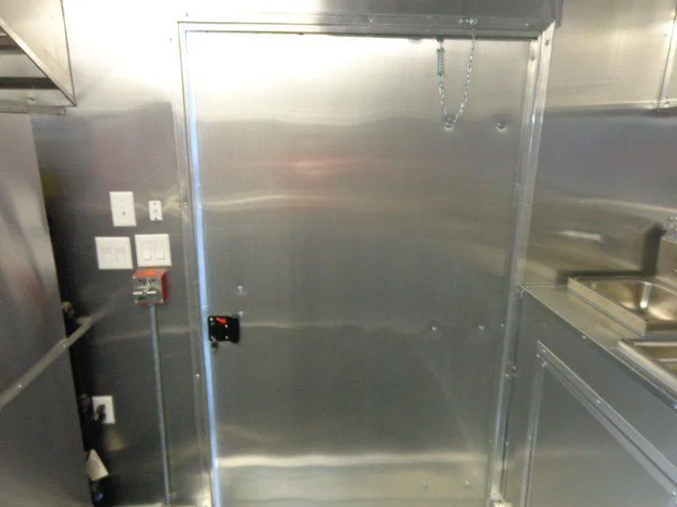 1422-concession-trailer-8.5-x48-with-appliances-gooseneck-white-19.webp Concession Trailer 8.5'x48' With Appliances - Gooseneck (White)