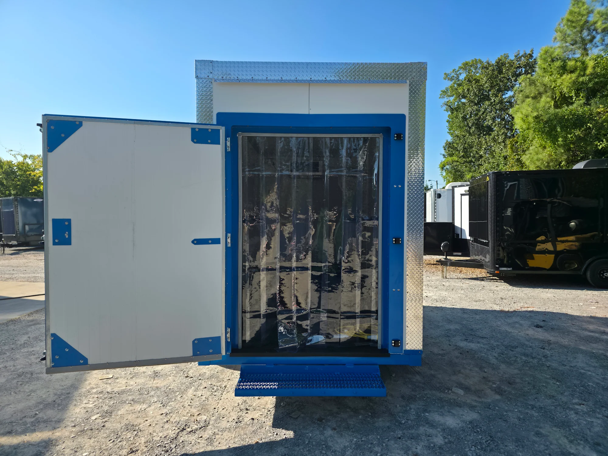 1468-custom-7-x-16-white-refrigerated-cooler-and-freezer-trailer-includes-generator-14.webp Custom 7' X 16' White Refrigerated Cooler and Freezer Trailer (Includes Generator)