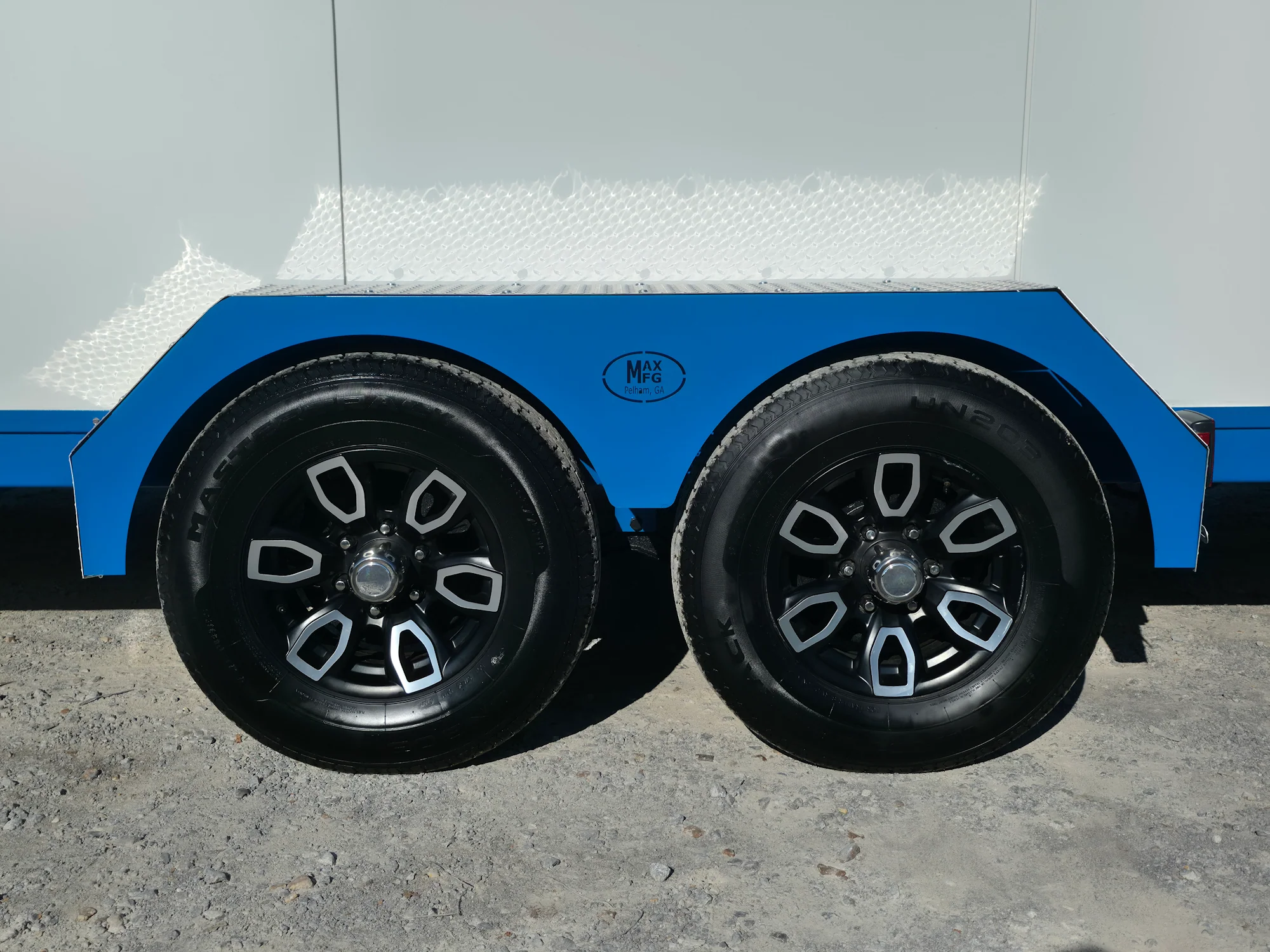 1468-custom-7-x-16-white-refrigerated-cooler-and-freezer-trailer-includes-generator-4.webp Custom 7' X 16' White Refrigerated Cooler and Freezer Trailer (Includes Generator)