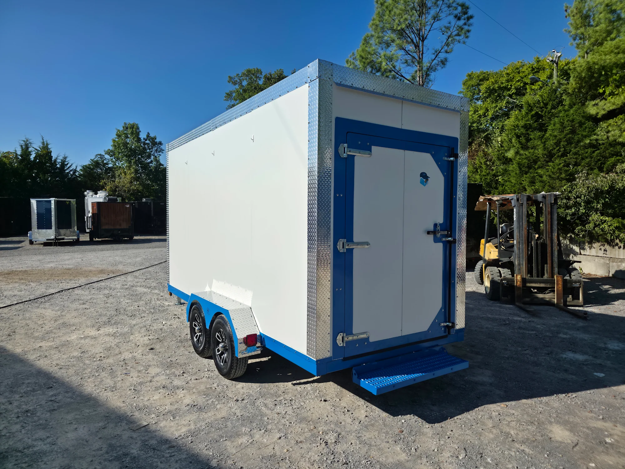 1468-custom-7-x-16-white-refrigerated-cooler-and-freezer-trailer-includes-generator-6.webp Custom 7' X 16' White Refrigerated Cooler and Freezer Trailer (Includes Generator)