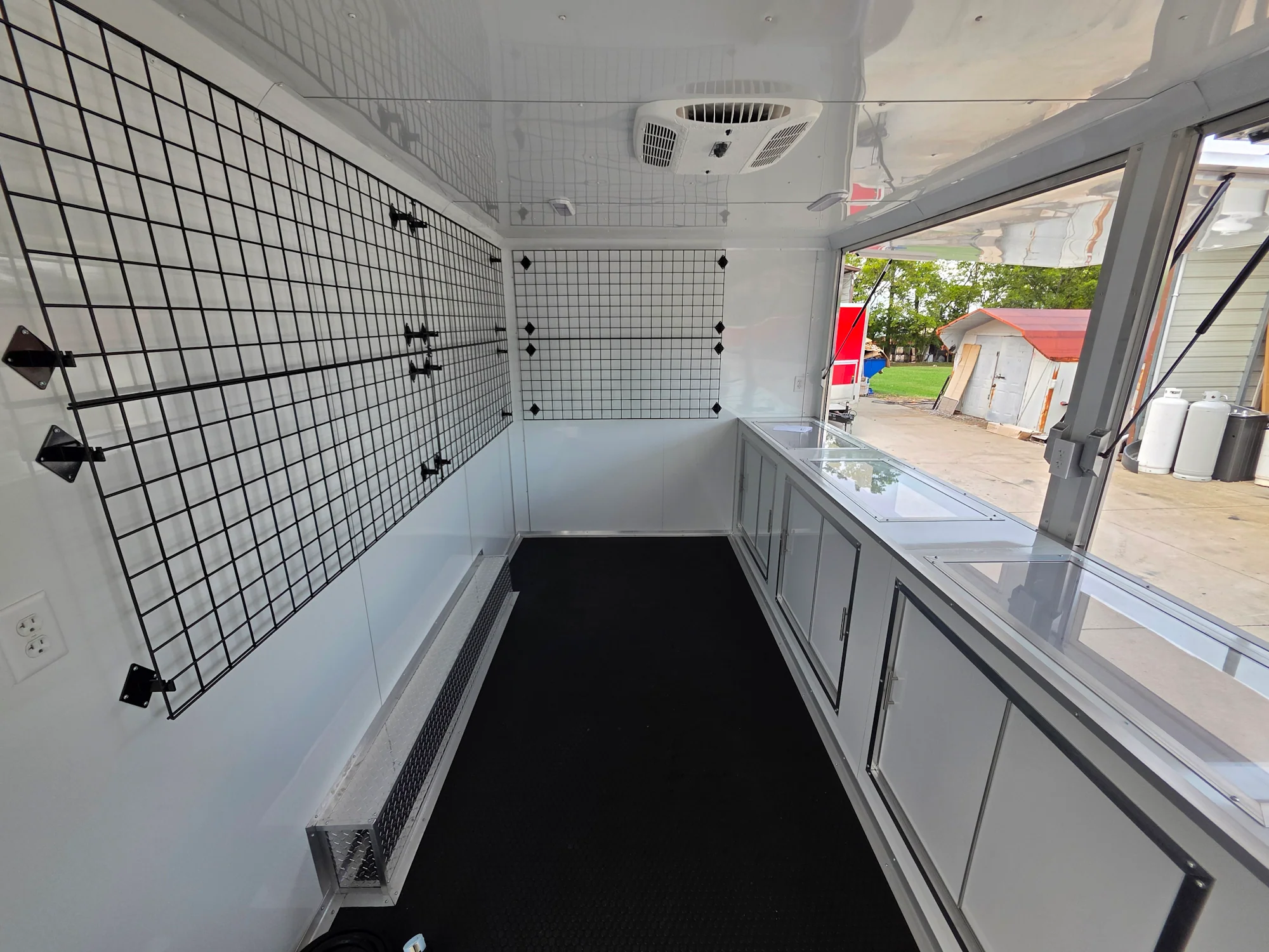 147-8.5-x-16-merchandising-marketing-event-trailer-17.webp 8.5' X 16' Merchandising & Marketing Event Trailer