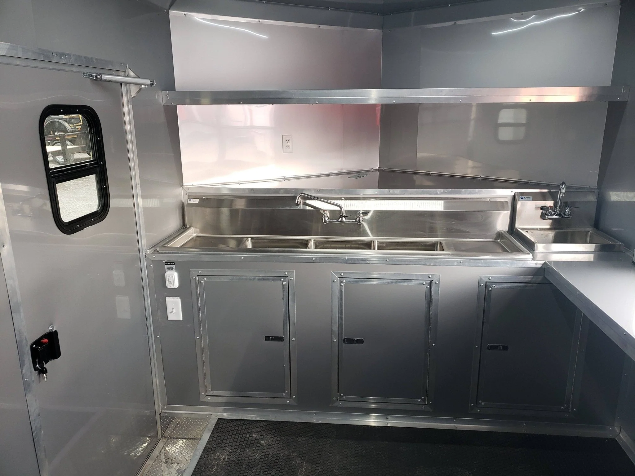 1478-white-8.5-x-22-bbq-porch-concession-food-trailer-11.webp White 8.5' x 22' BBQ Porch Concession Food Trailer
