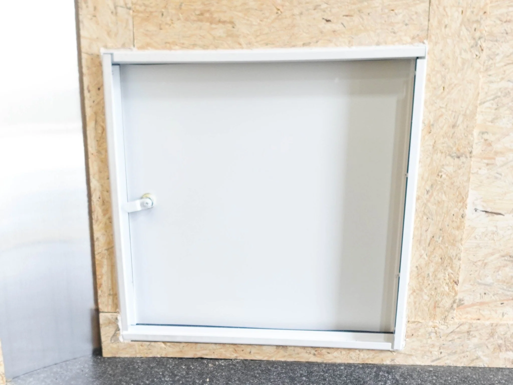 1485-white-flat-nose-enclosed-trailer-8.5-x-24-with-2-5-200lbs-12.webp White Flat Nose Enclosed Trailer 8.5' X 24' with (2) 5,200lbs