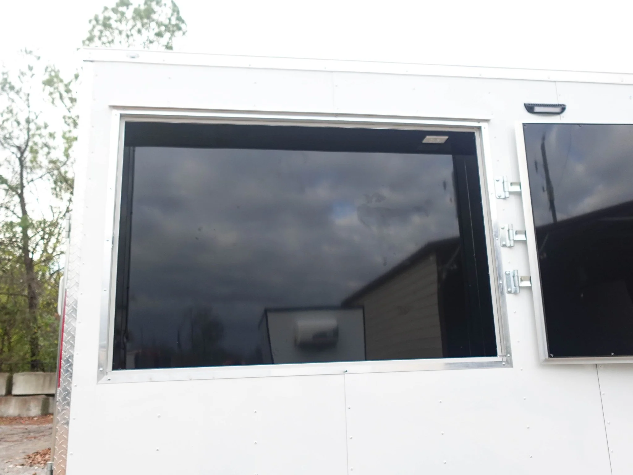 1485-white-flat-nose-enclosed-trailer-8.5-x-24-with-2-5-200lbs-18.webp White Flat Nose Enclosed Trailer 8.5' X 24' with (2) 5,200lbs