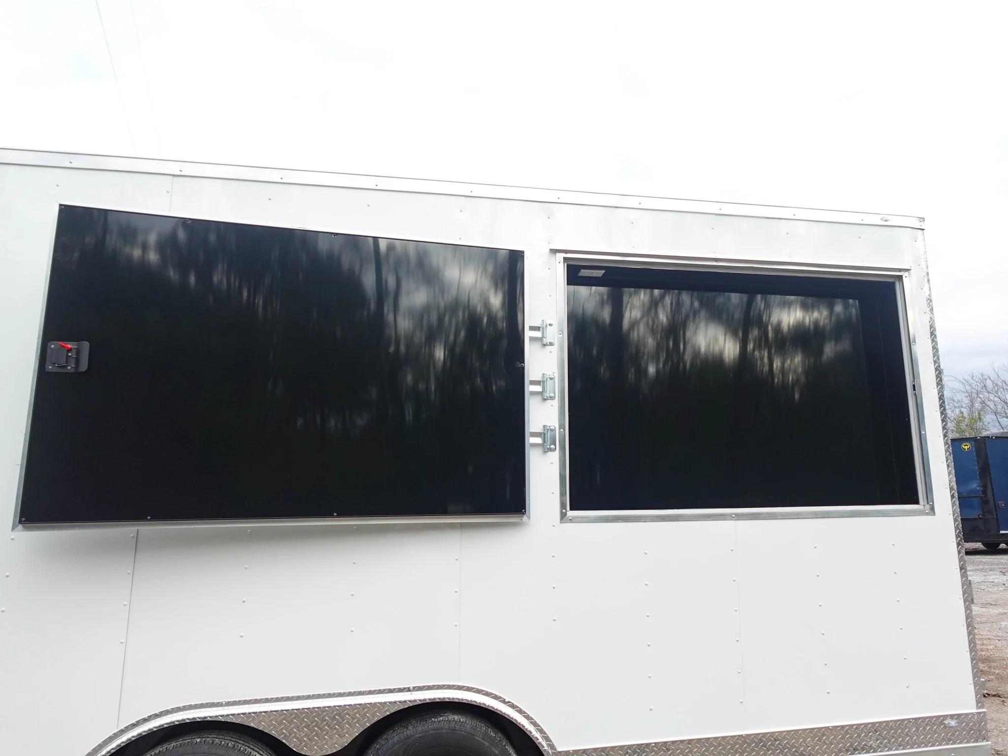 1485-white-flat-nose-enclosed-trailer-8.5-x-24-with-2-5-200lbs-20.webp White Flat Nose Enclosed Trailer 8.5' X 24' with (2) 5,200lbs