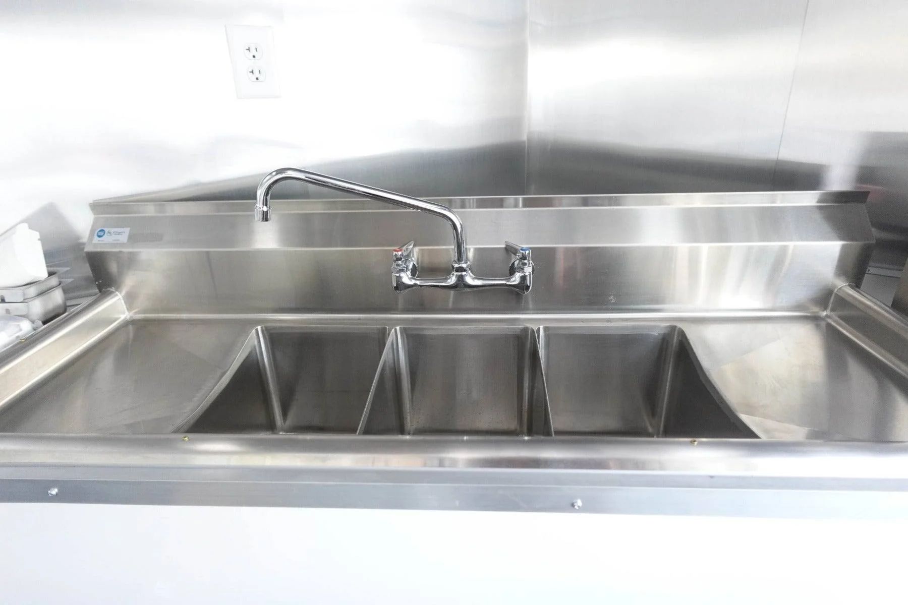 17-7-x-14-white-concession-trailer-food-event-catering-13.webp 7' X 14' White Concession Trailer Food Event Catering