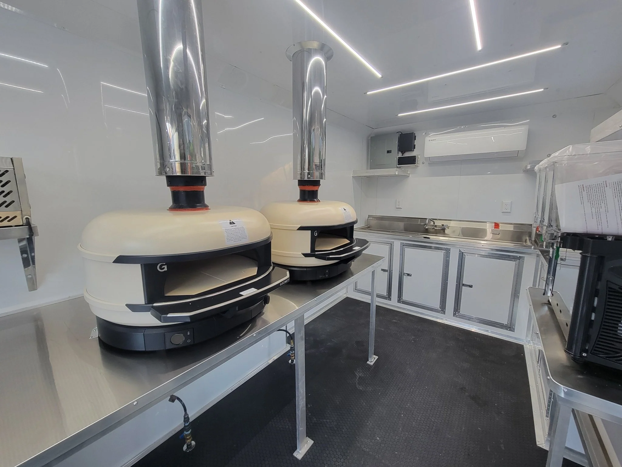 193-8.5-x-16-white-custom-pizza-concession-trailer-event-catering-4.webp 8.5' X 16' White Custom Pizza Concession Trailer Event Catering