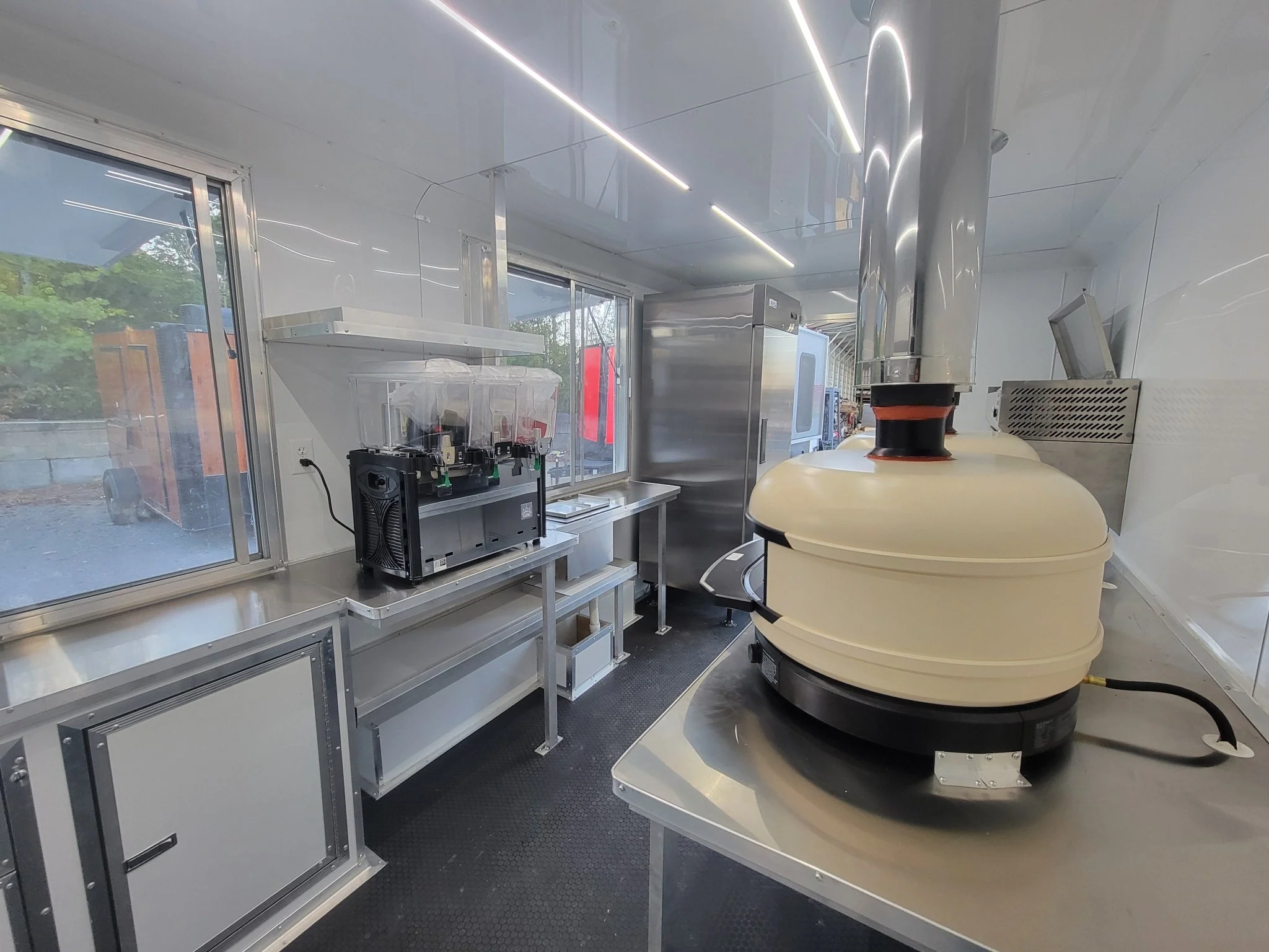 193-8.5-x-16-white-custom-pizza-concession-trailer-event-catering-6.webp 8.5' X 16' White Custom Pizza Concession Trailer Event Catering