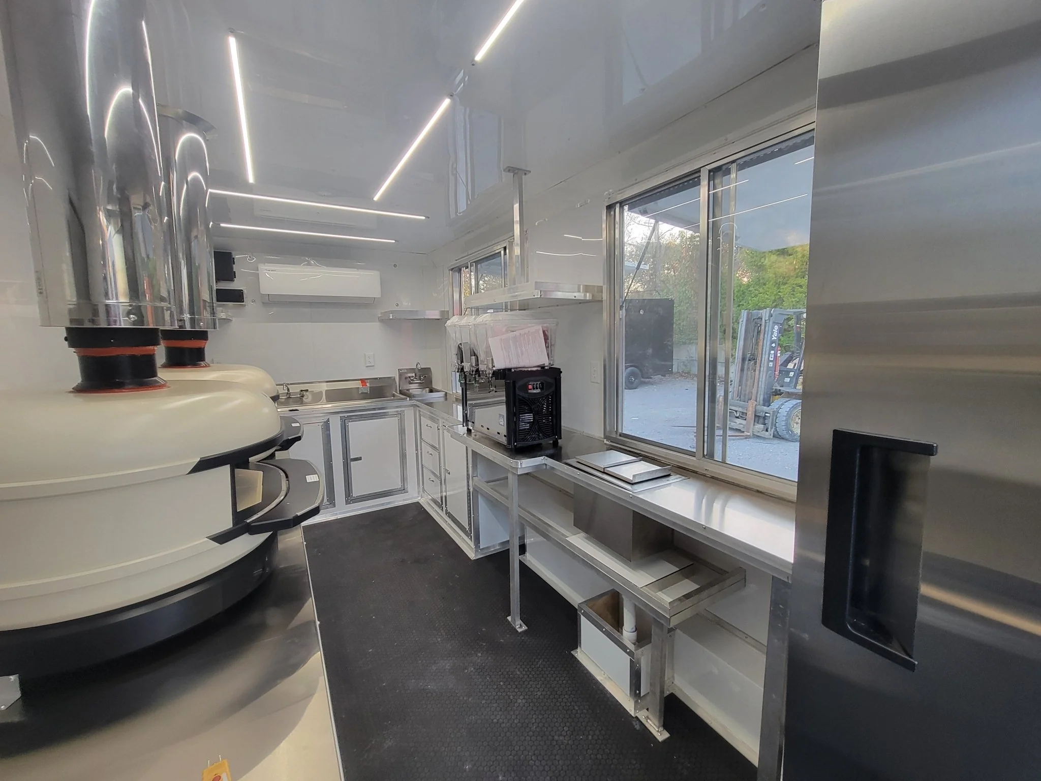 193-8.5-x-16-white-custom-pizza-concession-trailer-event-catering-7.webp 8.5' X 16' White Custom Pizza Concession Trailer Event Catering