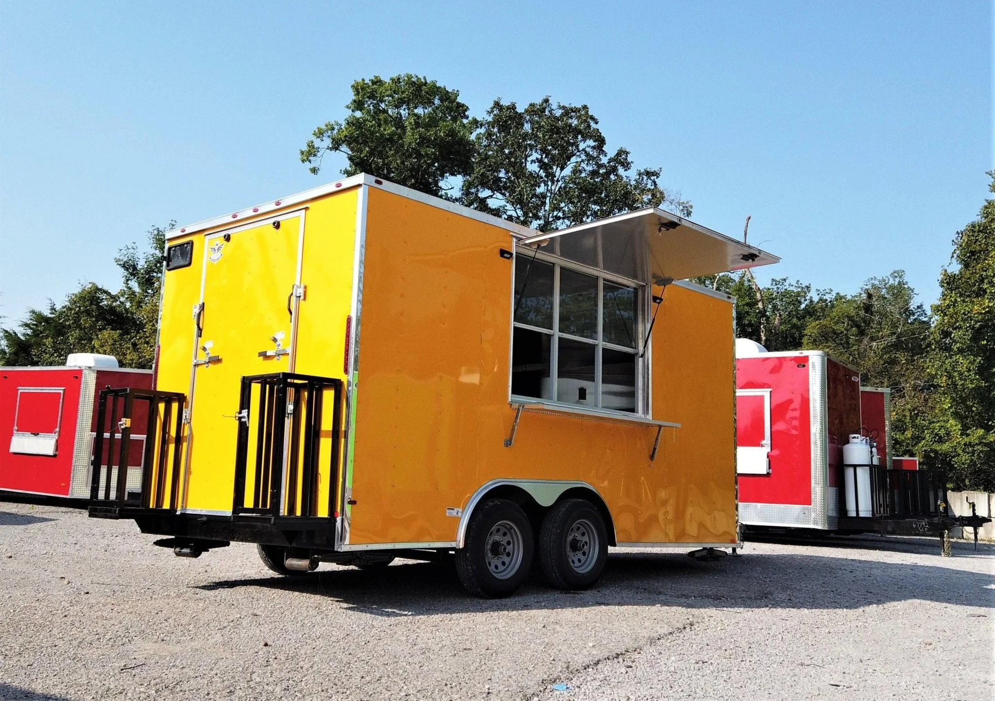 200-8.5-x-16-yellow-concession-food-v-nose-trailer-1.webp 8.5' x 16' Yellow Concession Food V-Nose Trailer