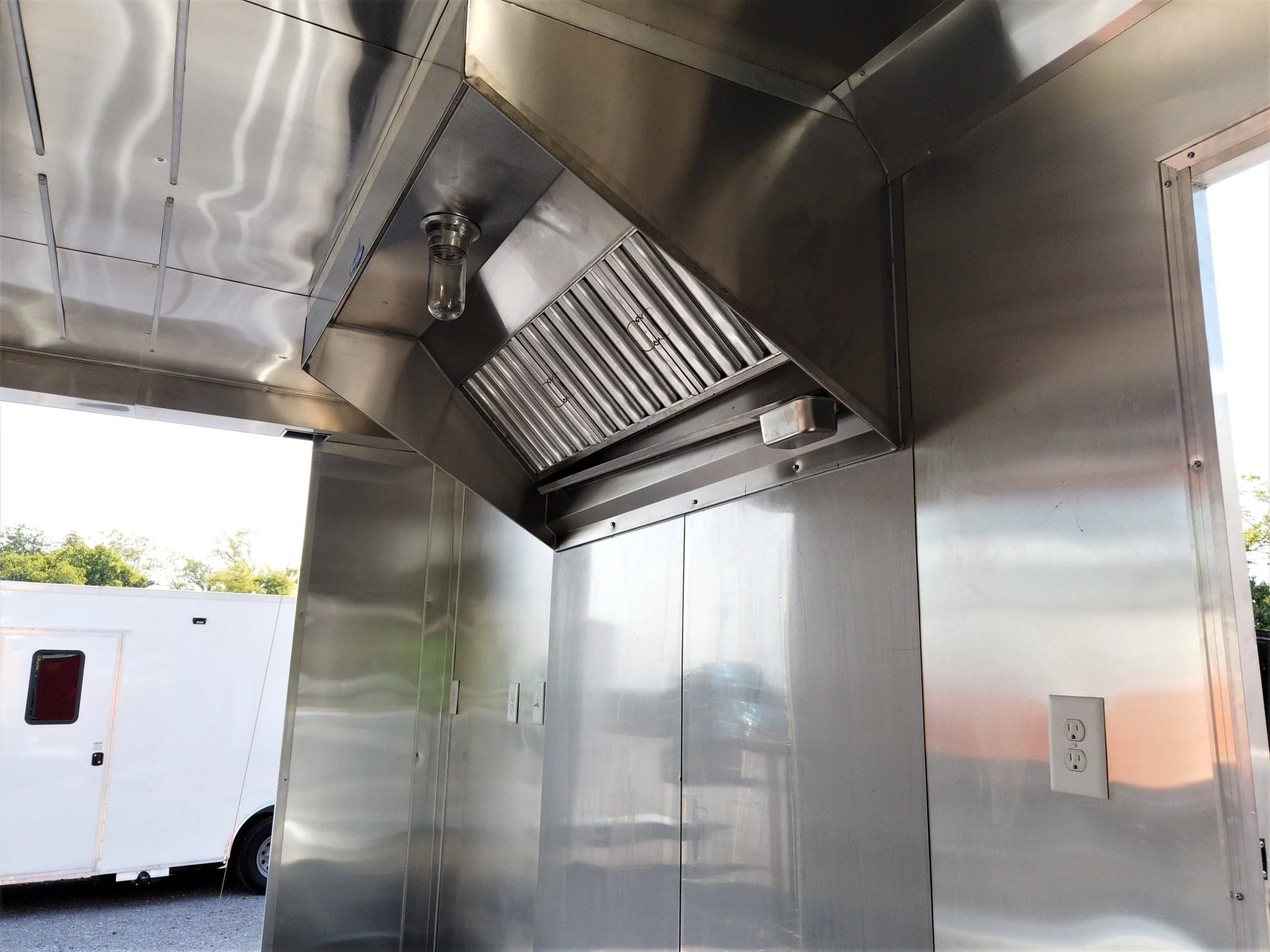 200-8.5-x-16-yellow-concession-food-v-nose-trailer-10.webp 8.5' x 16' Yellow Concession Food V-Nose Trailer