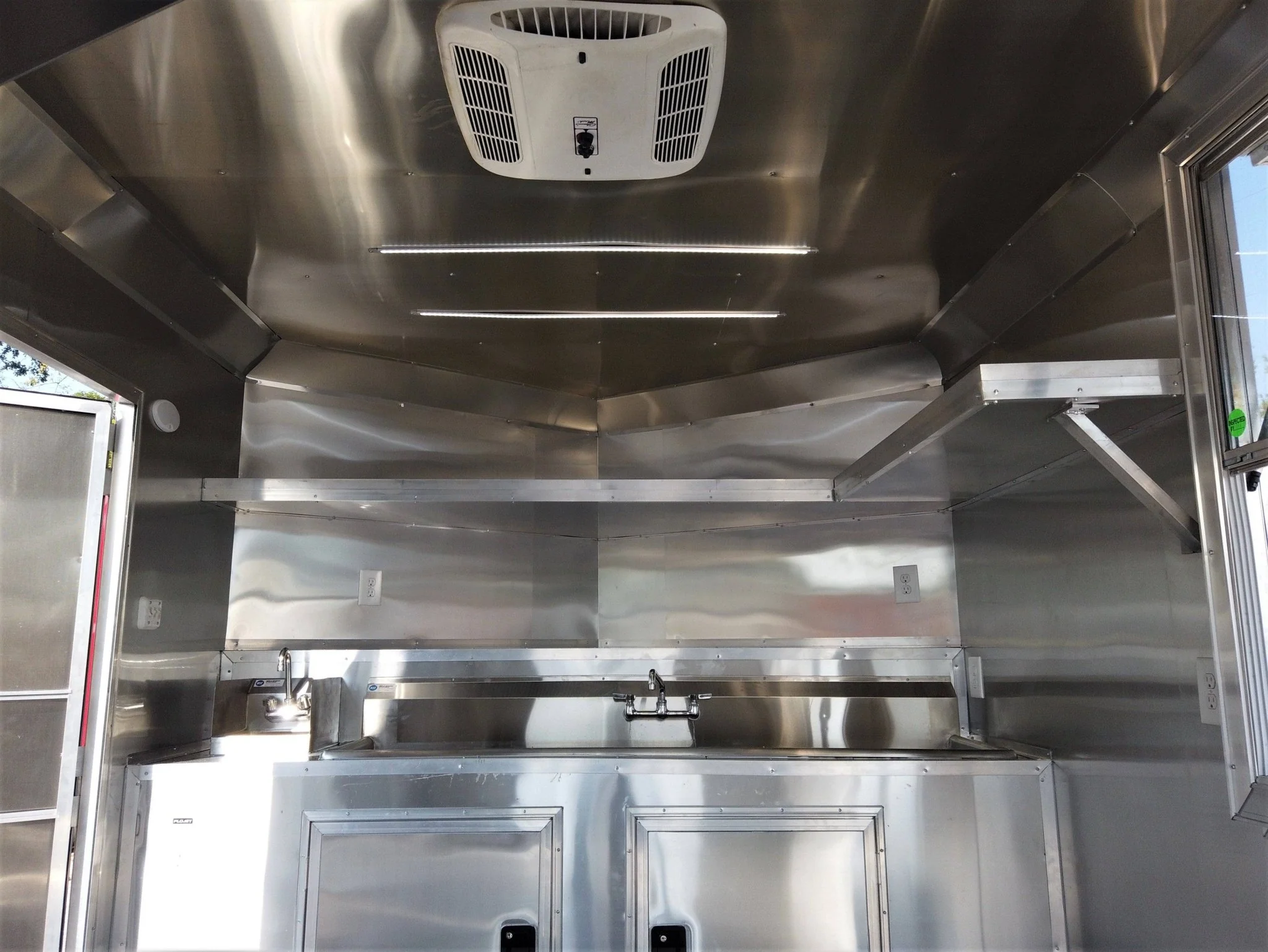200-8.5-x-16-yellow-concession-food-v-nose-trailer-19.webp 8.5' x 16' Yellow Concession Food V-Nose Trailer