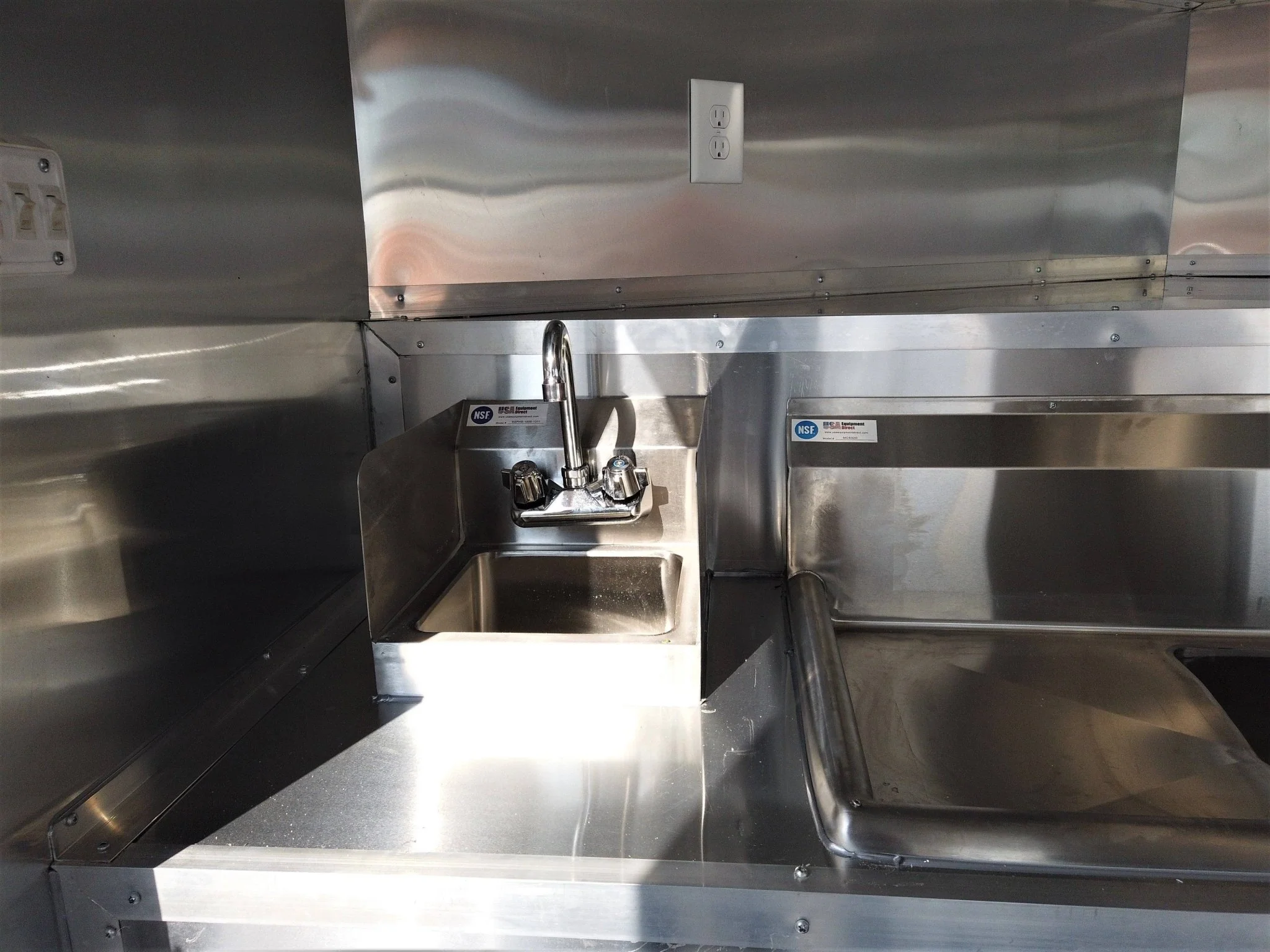 200-8.5-x-16-yellow-concession-food-v-nose-trailer-20.webp 8.5' x 16' Yellow Concession Food V-Nose Trailer