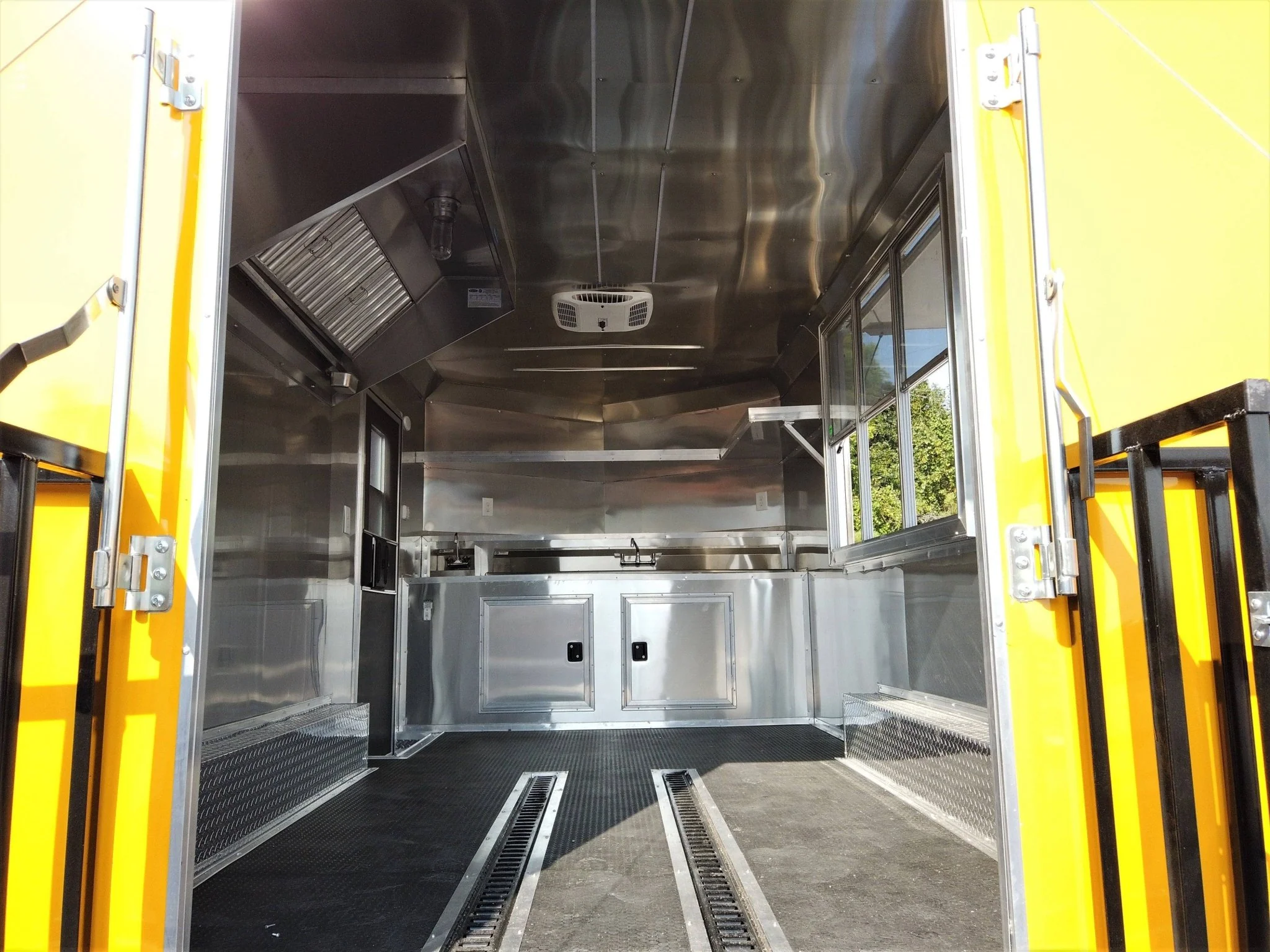 200-8.5-x-16-yellow-concession-food-v-nose-trailer-9.webp 8.5' x 16' Yellow Concession Food V-Nose Trailer