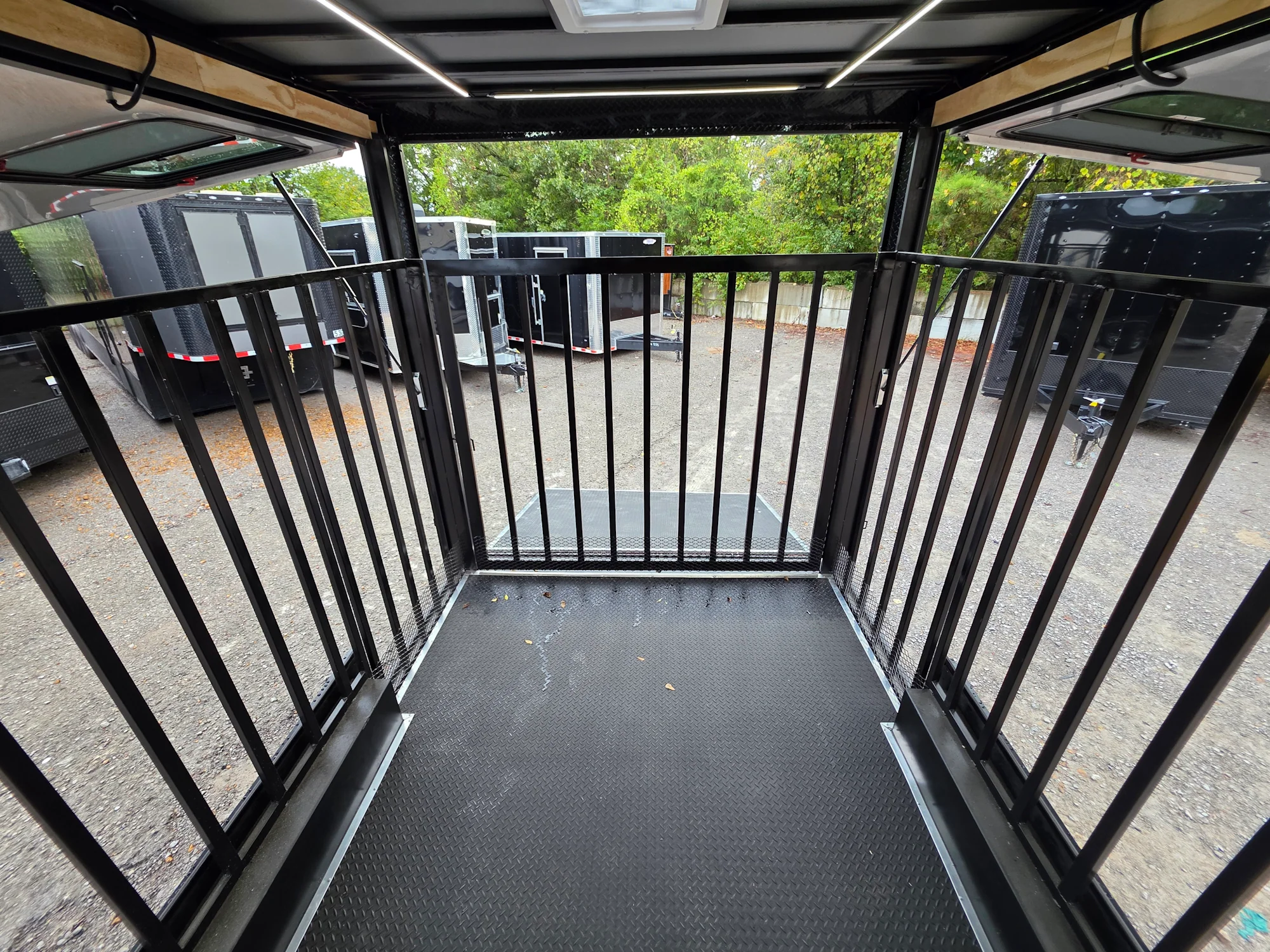 234-8.5-x-18-black-with-blackout-petting-zoo-enclosed-trailer-21.webp 8.5' X 18' Black With Blackout Petting Zoo Enclosed Trailer