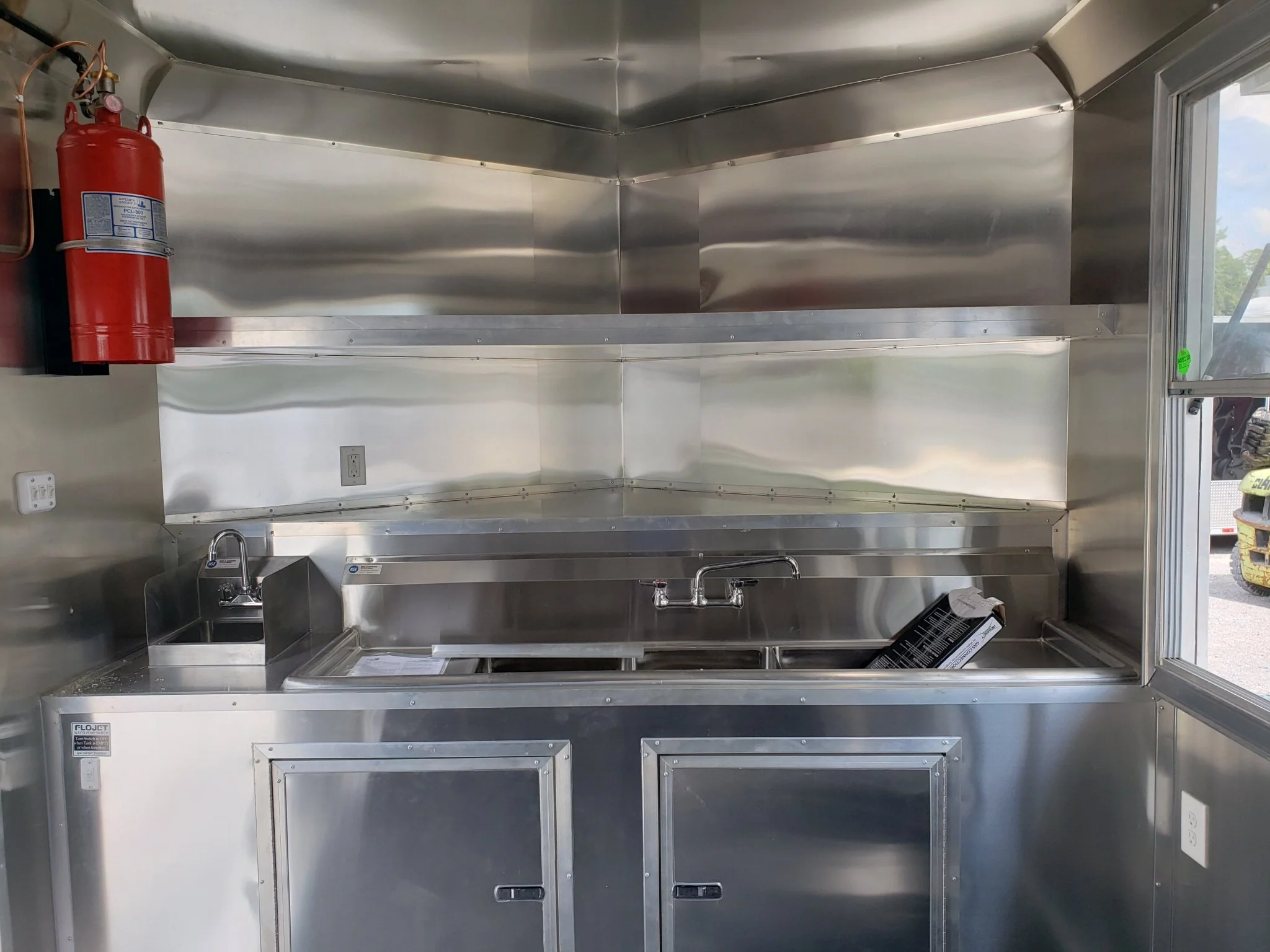314-8.5-x-18-white-pizza-vending-concession-food-trailer-14.webp 8.5' x 18' White Pizza Vending Concession Food Trailer