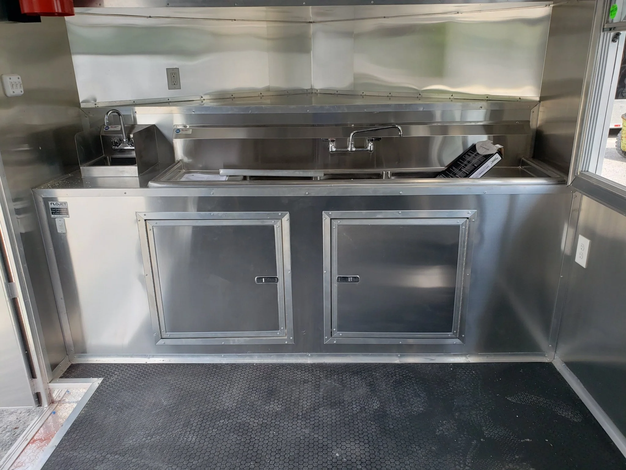 314-8.5-x-18-white-pizza-vending-concession-food-trailer-20.webp 8.5' x 18' White Pizza Vending Concession Food Trailer