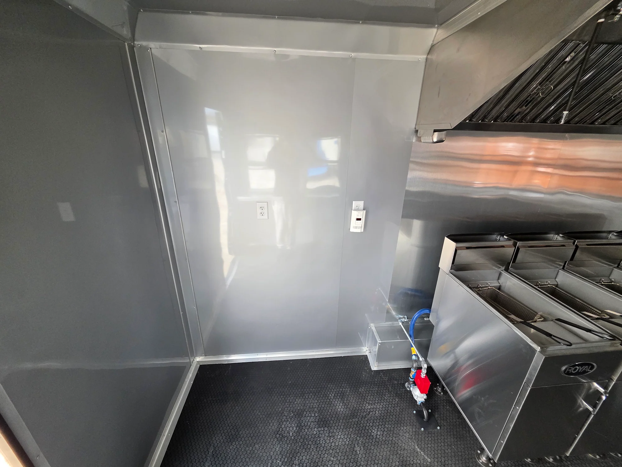 357-8.5-x-20-black-with-blackout-concession-trailer-food-event-catering-28.webp 8.5' X 20' Black With Blackout Concession Trailer Food Event Catering