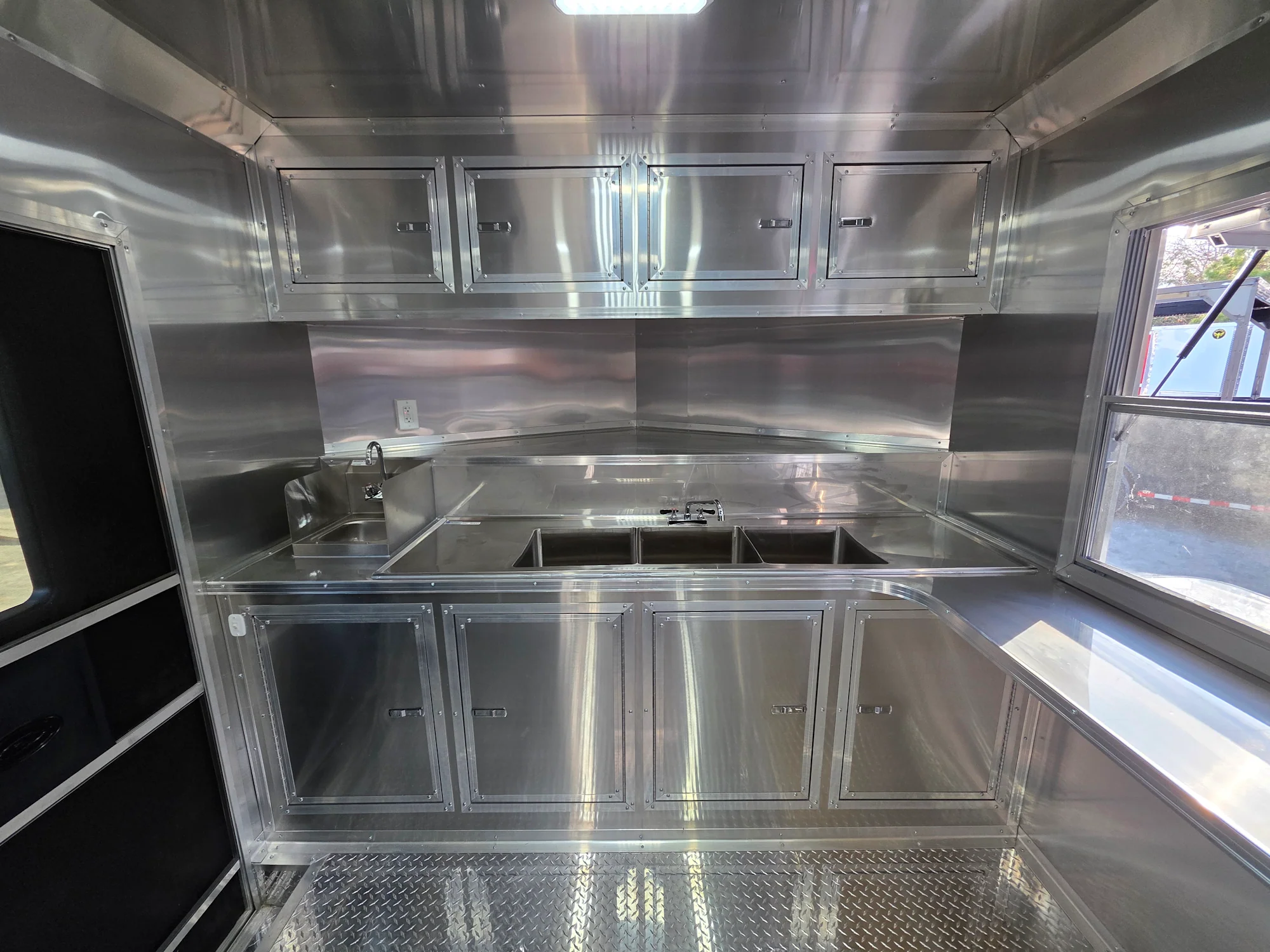 430-8.5-x-20-custom-concession-pizza-event-catering-14.webp 8.5' X 20' Custom Concession Pizza Event Catering