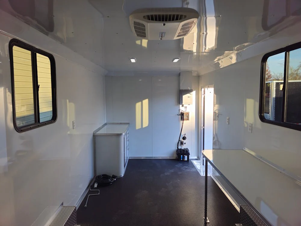 433-8.5-x-20-custom-office-and-mobile-command-center-trailer-14.webp 8.5' X 20' Custom Office and Mobile Command Center Trailer