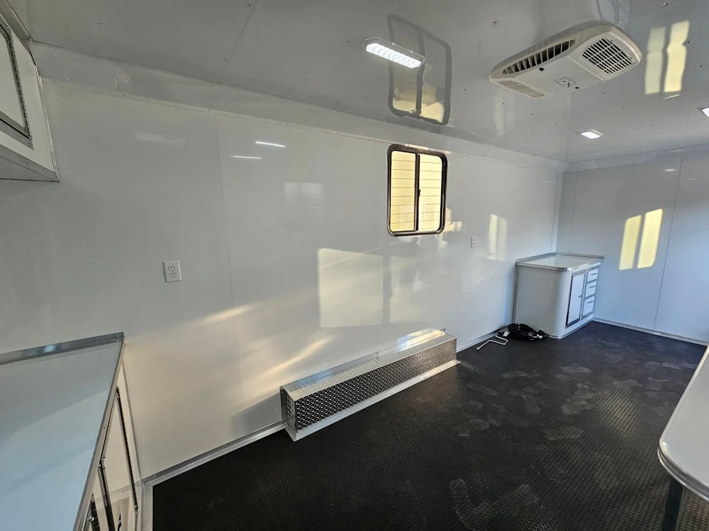 433-8.5-x-20-custom-office-and-mobile-command-center-trailer-16.webp 8.5' X 20' Custom Office and Mobile Command Center Trailer