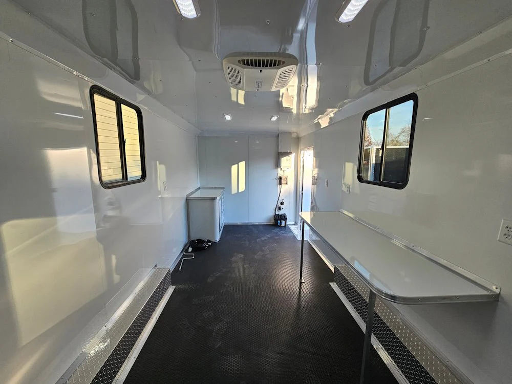 433-8.5-x-20-custom-office-and-mobile-command-center-trailer-17.webp 8.5' X 20' Custom Office and Mobile Command Center Trailer