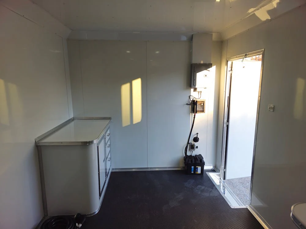 433-8.5-x-20-custom-office-and-mobile-command-center-trailer-19.webp 8.5' X 20' Custom Office and Mobile Command Center Trailer