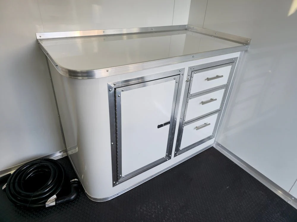 433-8.5-x-20-custom-office-and-mobile-command-center-trailer-21.webp 8.5' X 20' Custom Office and Mobile Command Center Trailer