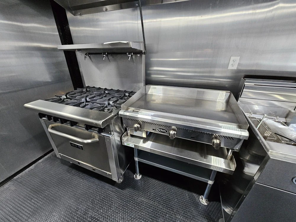 437-8.5-x-20-elite-equipped-silver-frost-concession-trailer-event-catering-25.webp 8.5' X 20' Elite Equipped Silver Frost Concession Trailer Event Catering