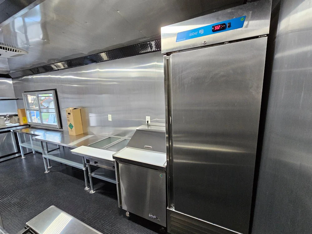 437-8.5-x-20-elite-equipped-silver-frost-concession-trailer-event-catering-31.webp 8.5' X 20' Elite Equipped Silver Frost Concession Trailer Event Catering