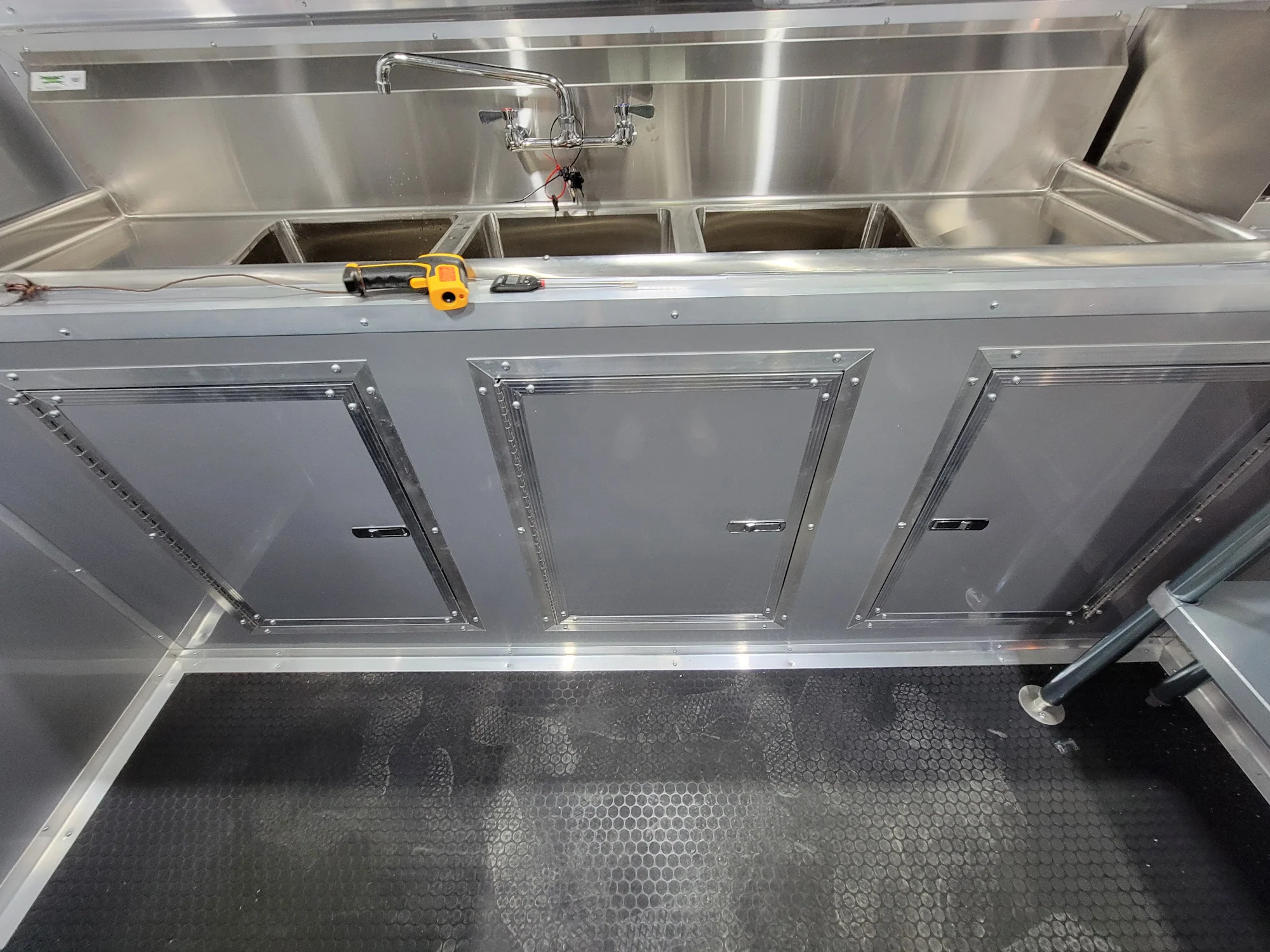 44-8.5-x-12-concession-trailer-white-with-blackout-trim-food-event-catering-16.webp 8.5' X 12' Concession Trailer White With Blackout Trim Food Event Catering