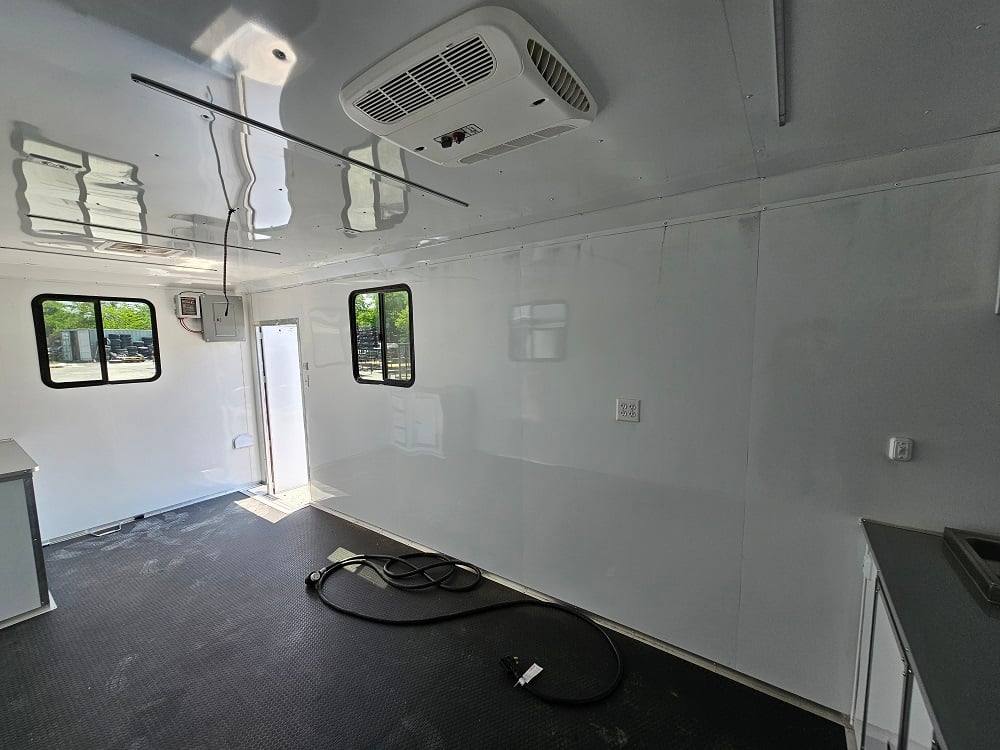 445-8.5-x-20-mobile-office-command-center-trailer-15.jpg 8.5' X 20' Mobile Office Command Center Trailer