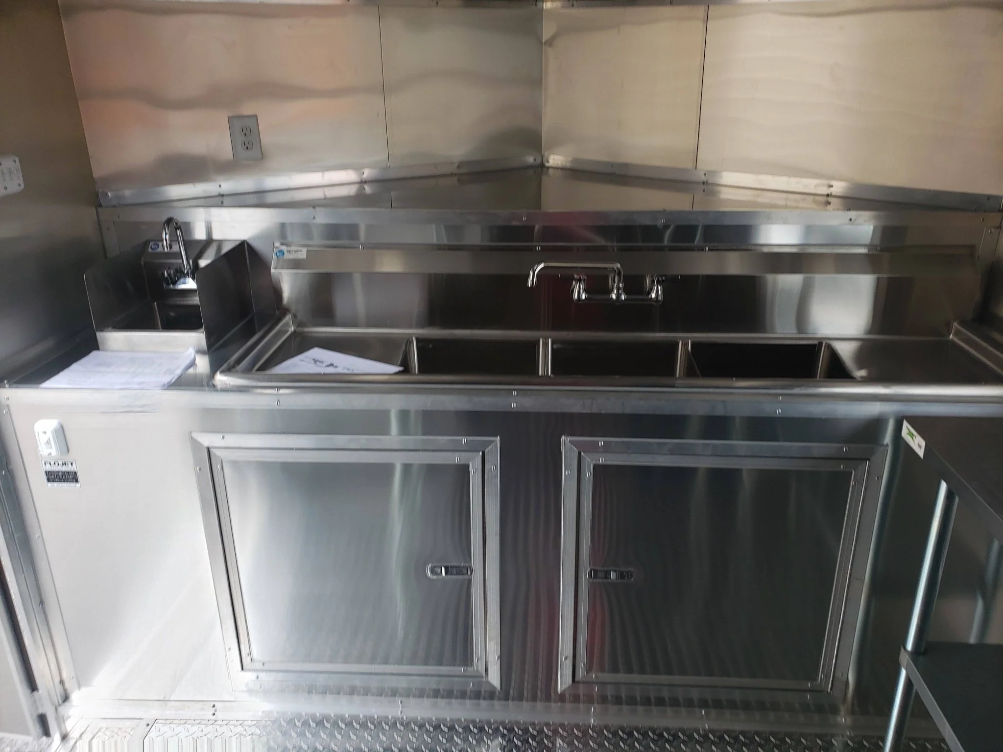 446-8.5-x-20-orange-and-black-food-catering-concession-trailer-with-appliances-4.webp 8.5' x 20' Orange And Black Food Catering Concession Trailer With Appliances