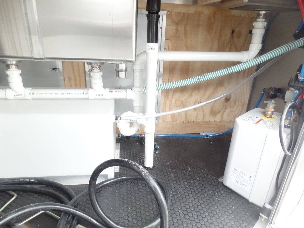 454-8.5-x-20-penske-yellow-food-concession-trailer-4.jpg 8.5' x 20' Penske Yellow Food Concession Trailer
