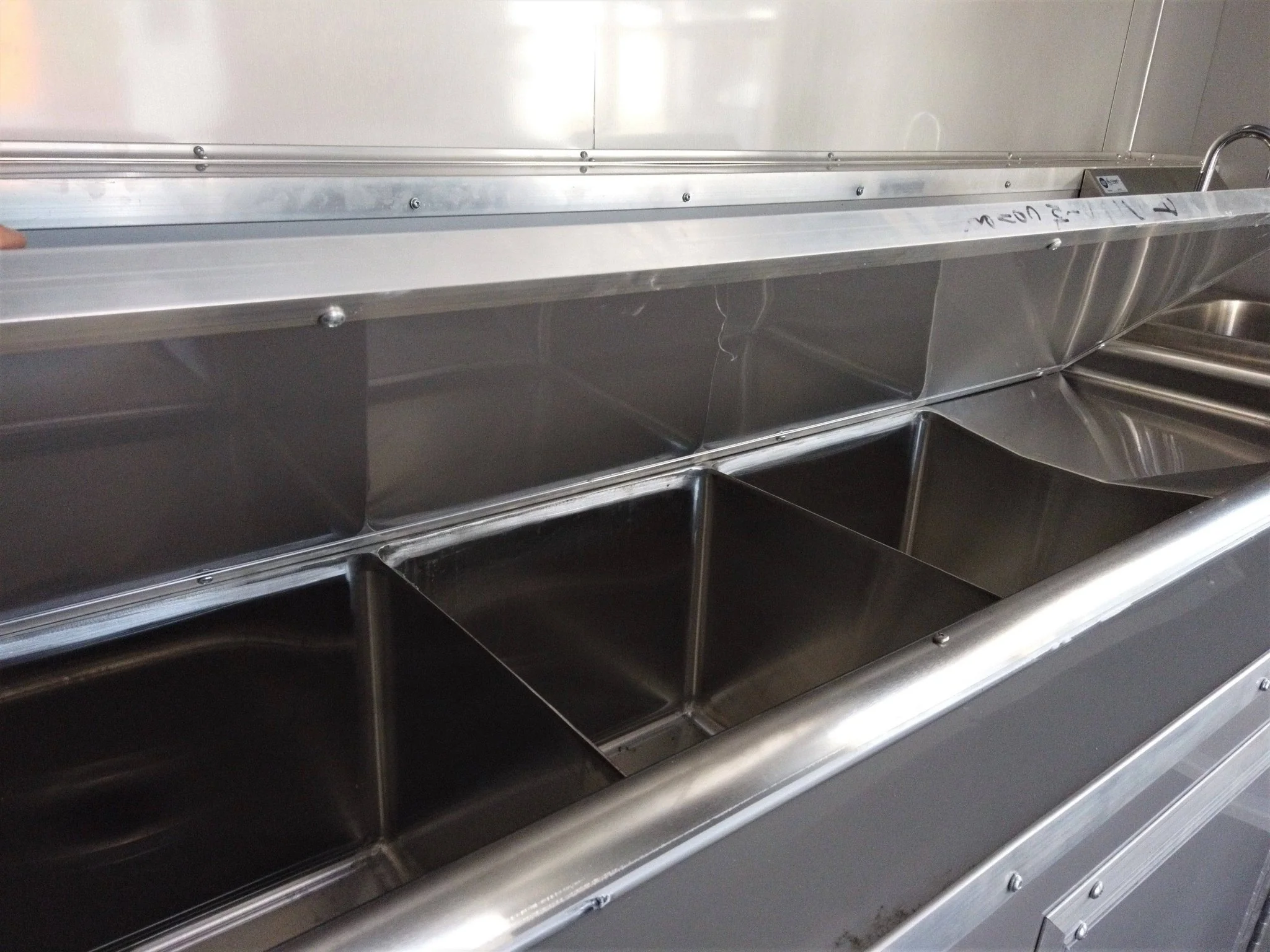 50-8.5-x-12-yellow-concession-food-v-nose-trailer-26.webp 8.5' x 12' Yellow Concession Food V-Nose Trailer