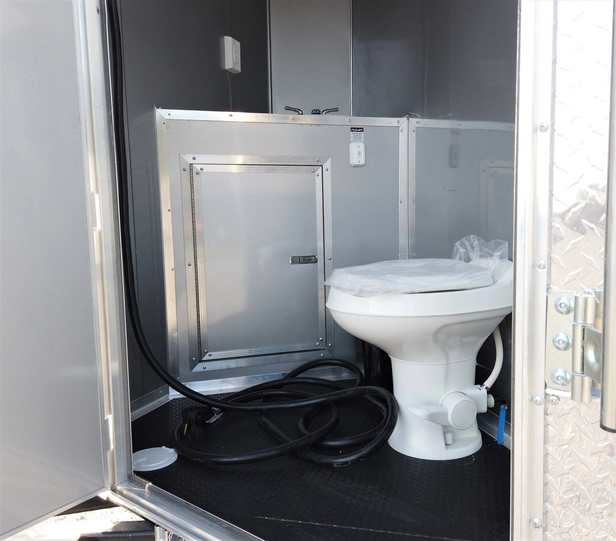 50-8.5-x-12-yellow-concession-food-v-nose-trailer-5.webp 8.5' x 12' Yellow Concession Food V-Nose Trailer